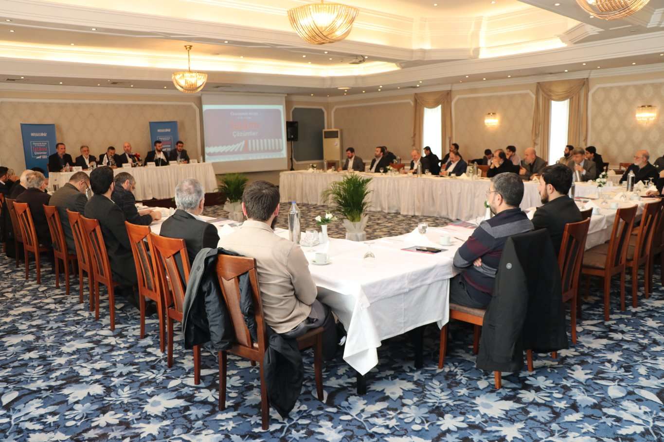 Köklü Değişim "Ekonomik Krize 10 Maddede İslami Çözümler" raporunu kamuoyu ile paylaştı Köklü Değişim "Ekonomik Krize 10 Maddede İslami Çözümler" raporunu kamuoyu ile paylaştı